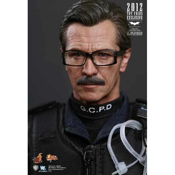 BATMAN, THE DARK KNIGHT: LT. JIM GORDON (S.W.A.T. SUIT VERSION), MOVIE MASTERPIECE MMS182 - figurine articulée 30 cm 1/6