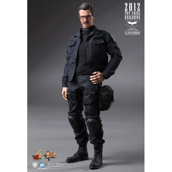BATMAN, THE DARK KNIGHT: LT. JIM GORDON (S.W.A.T. SUIT VERSION), MOVIE MASTERPIECE MMS182 - figurine articulée 30 cm 1/6