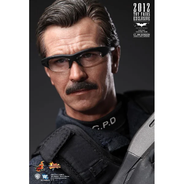 BATMAN, THE DARK KNIGHT: LT. JIM GORDON (S.W.A.T. SUIT VERSION), MOVIE MASTERPIECE MMS182 - figurine articulée 30 cm 1/6