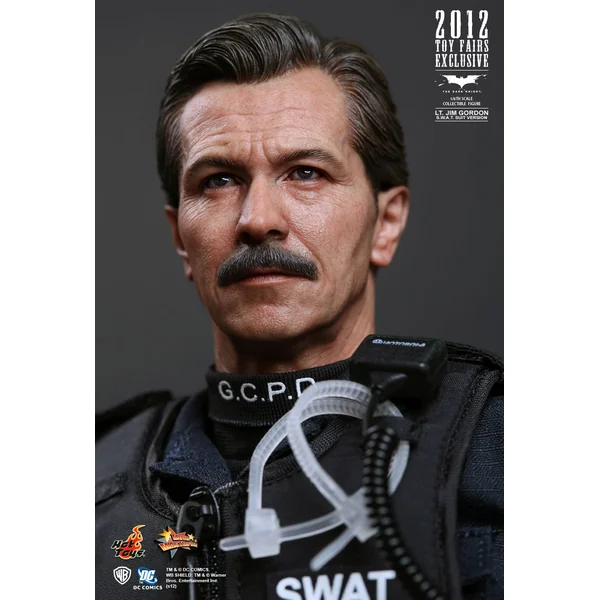 BATMAN, THE DARK KNIGHT: LT. JIM GORDON (S.W.A.T. SUIT VERSION), MOVIE MASTERPIECE MMS182 - figurine articulée 30 cm 1/6