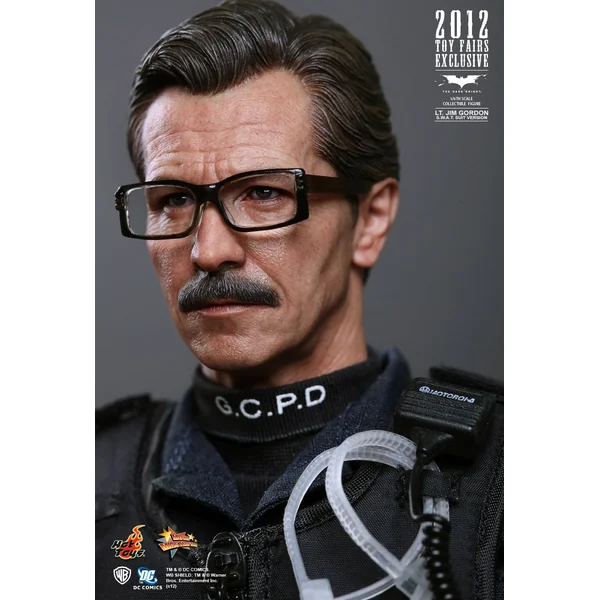 BATMAN, THE DARK KNIGHT: LT. JIM GORDON (S.W.A.T. SUIT VERSION), MOVIE MASTERPIECE MMS182 - figurine articulée 30 cm 1/6
