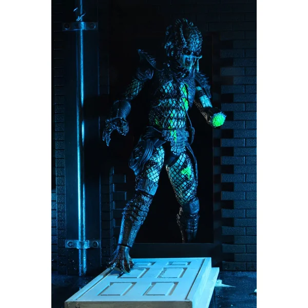 BATTLE DAMAGED CITY HUNTER PREDATOR ULTIMATE FIGURINE PREDATOR 2 NECA 20 CM