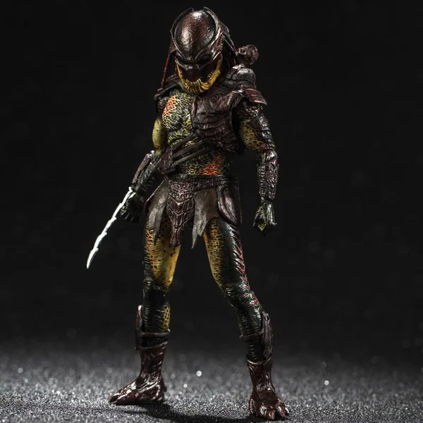 BERSEKER PREDATOR FIGURINE 1/18 PREDATOR HIYA TOYS 11 CM