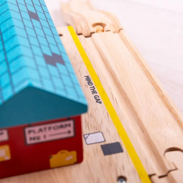 Bigjigs Rail Gare au-dessus de la route