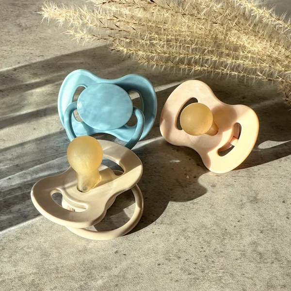 CANPOL BABIES Sucette en caoutchouc avec embout rond Nude 0-6m crème