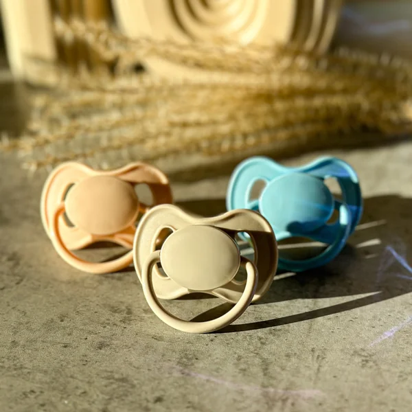 CANPOL BABIES Sucette en caoutchouc avec embout rond Nude 6-18m beige