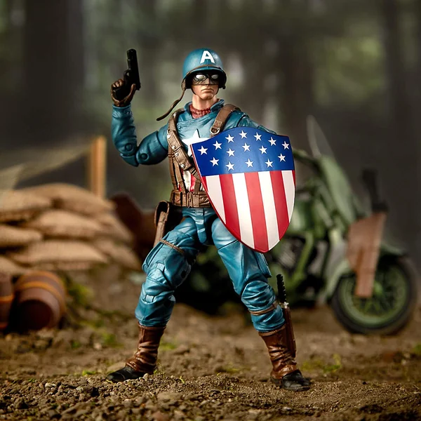 CAPTAIN AMERICA WITH MOTORCYCLE FIGURINE MARVEL LEGENDS 80TH HASBRO 15 CM