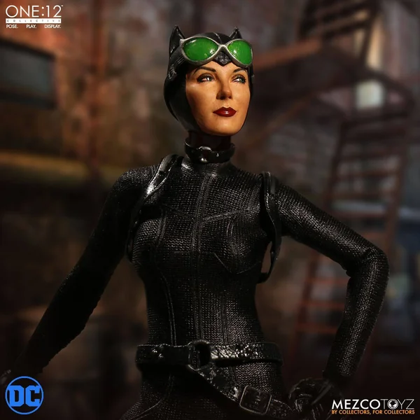 CATWOMAN FIGURINE DC COMICS ONE: 12 MEZCO TOYS 15 CM