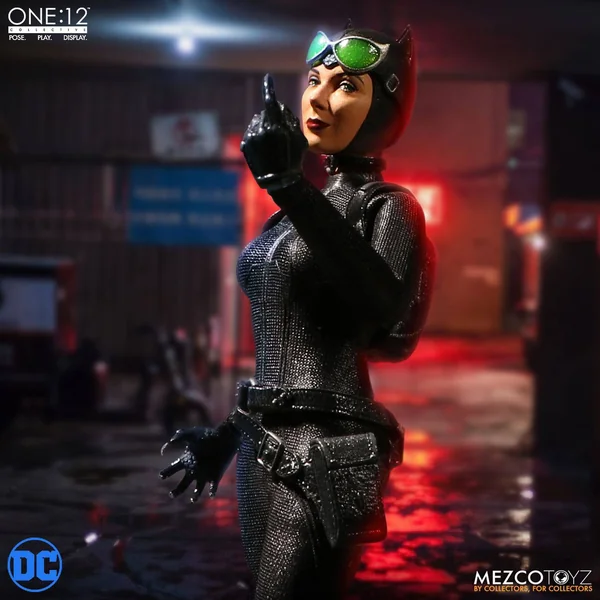 CATWOMAN FIGURINE DC COMICS ONE: 12 MEZCO TOYS 15 CM