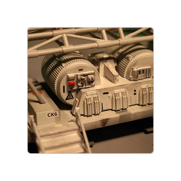 COSMOS 1999: DELUXE EAGLE HANGAR - diorama + véhicules miniatures 29 cm Sixteen 12 (EGT-06)