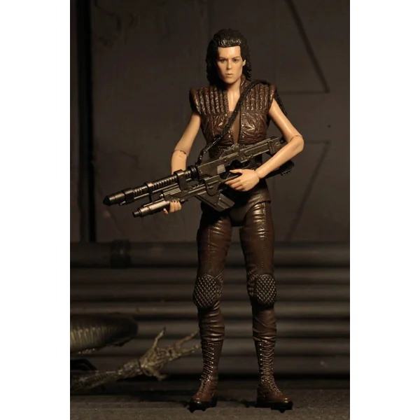 ELLEN RIPLEY CLONE 8 FIGURINE ALIENS RESURRECTION ALIENS SERIES 14 NECA 18 CM