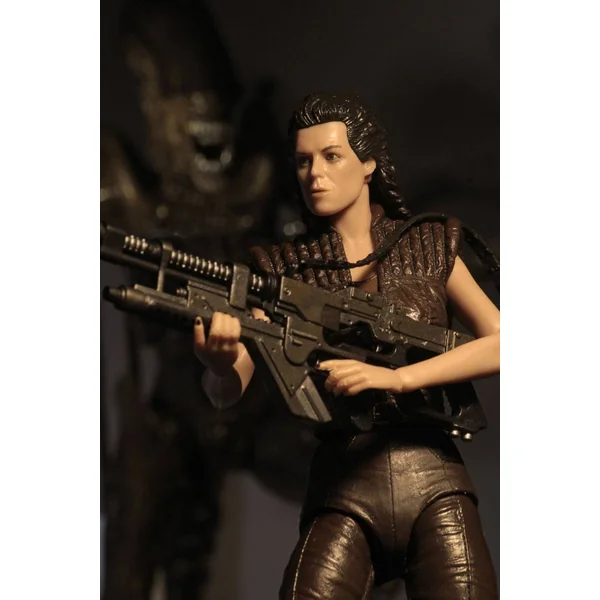 ELLEN RIPLEY CLONE 8 FIGURINE ALIENS RESURRECTION ALIENS SERIES 14 NECA 18 CM
