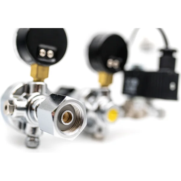 Ensemble complet à deux étages CO2 avec interrupteur nocturne et bouteille de 5l