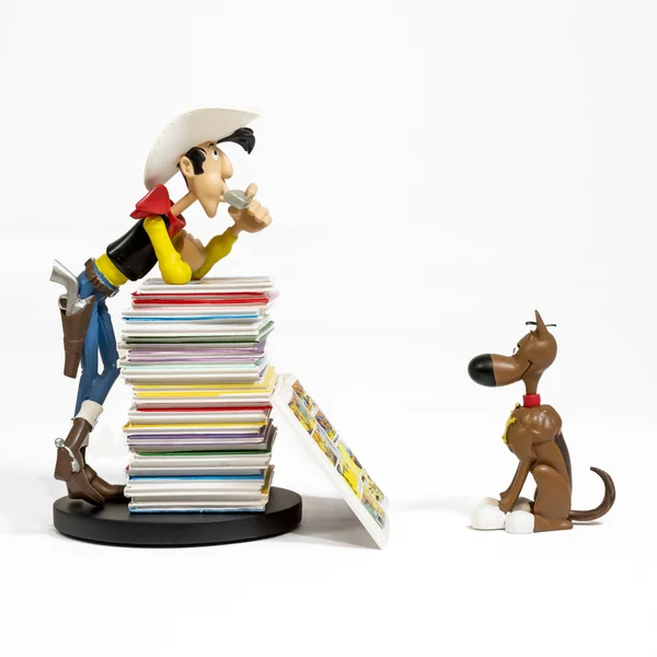 Figurine de collection Lucky Luke et Rantanplan pile d'albums, Collectoys 2023 (000391)