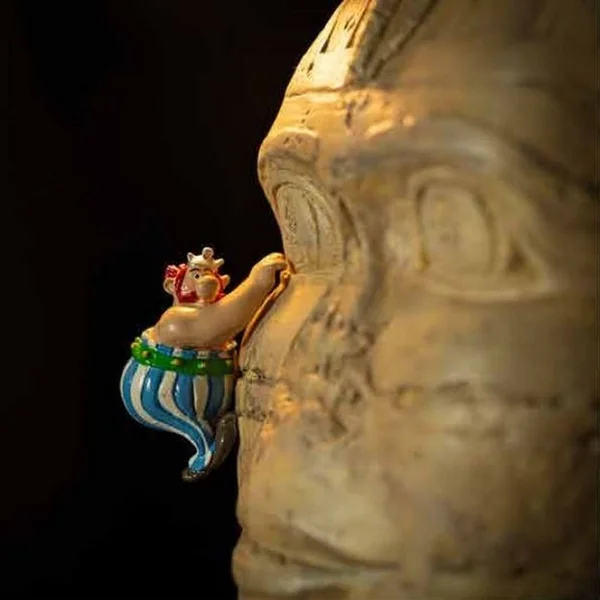 Figurine Pixi Astérix: Obélix et le nez du Sphinx, collection Pixirama 2024 (06800)