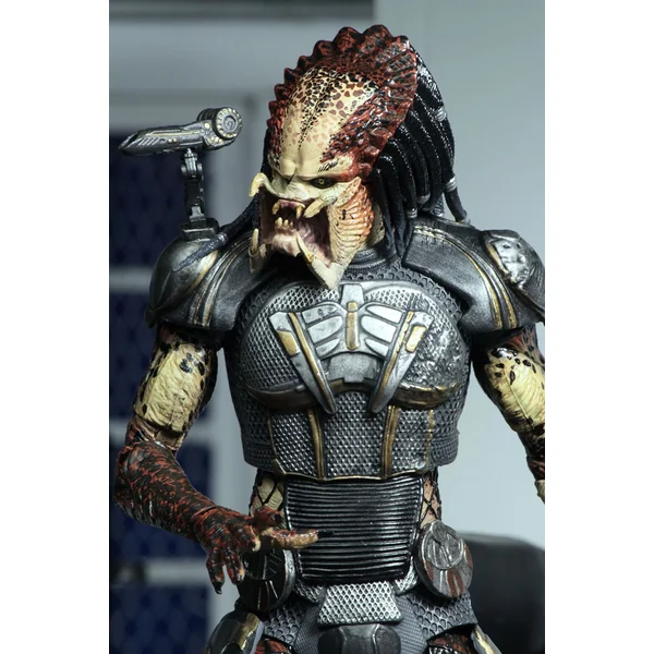 FUGITIVE PREDATOR ULTIMATE FIGURINE PREDATOR 2018 NECA 20 CM