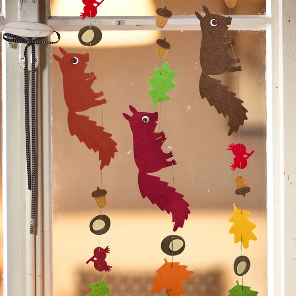 Haba Kit créatif Premier enfilage guirlande en feutre Écureuil