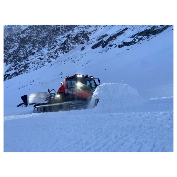 Jägerndorfer - Play Vehicles - PistenBully 800 Model - Metal Plastic - 6+ Years