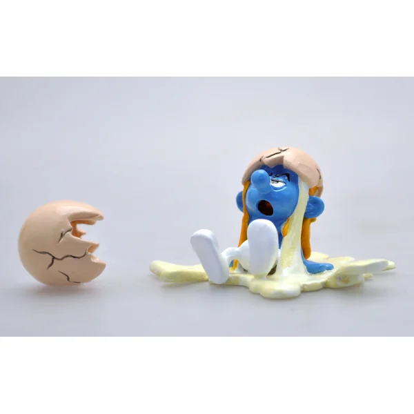 LES SCHTROUMPFS: LE SCHTROUMPF ET L'OEUF CASSE, COLLECTION ORIGINE III - figurine métal