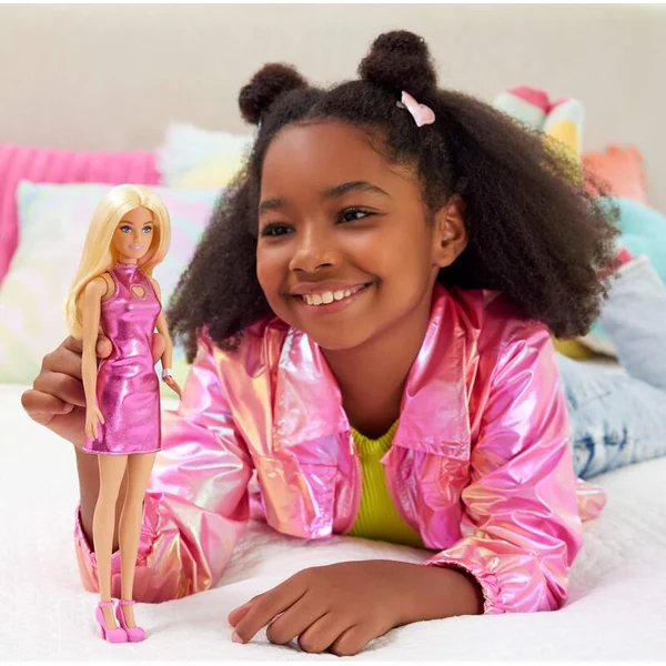 Mattel Barbie mannequin Robe brillante avec cœur