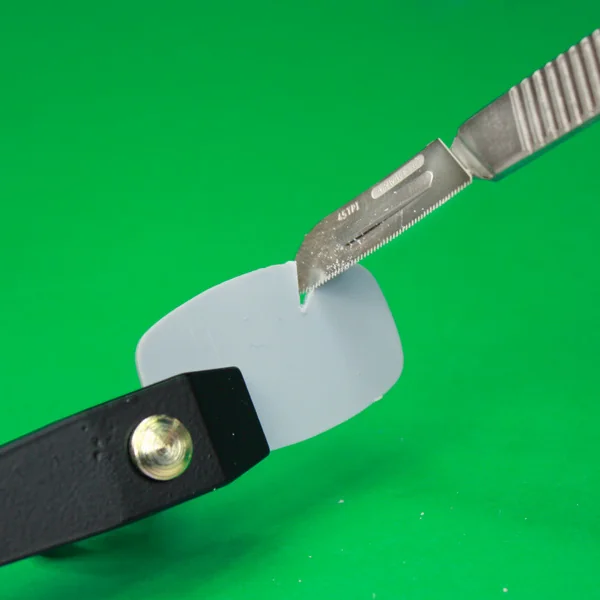 Mini pince à main Modelcraft avec poignée en bois