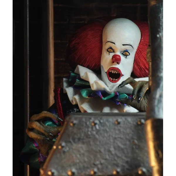 RETRO PENNYWISE FIGURINE « IL » EST REVENU 1990 NECA 20 CM