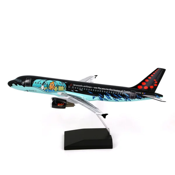 TINTIN: AIRBUS A320 RACKHAM SN BRUSSEL AIRLINES - réplique résine 37 cm 1/100 Tintinimaginatio 2023 (29668)