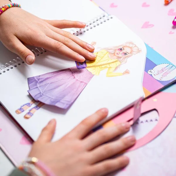 Top model Livre créatif de collages, Lexy & Candy